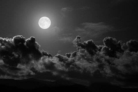 梦见密云散开月光明亮