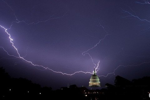 梦见雷劈大地