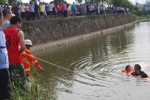 梦见救跳河的妻子