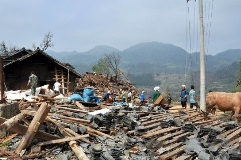 梦见下雨房屋倒塌